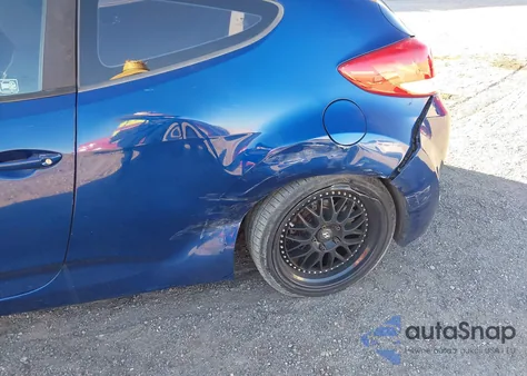 2016 Hyundai Veloster z USA, uszkodzony, nr VIN KMHTC6AD5GU292851